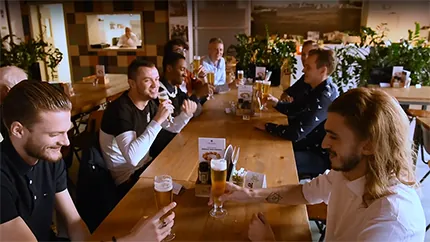 Vrijdagmiddagborrel met collega's bij Shoptrader